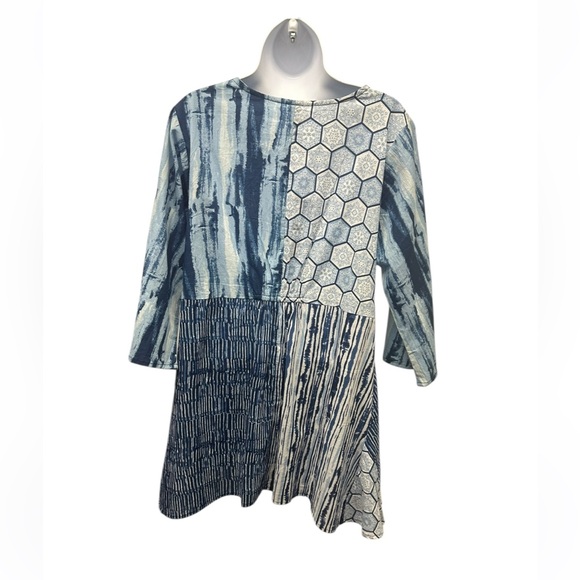 S/M.   NWT.  Blue Patterned Women's Blouse. 225264.  BL/RD 12 - Picture 2 of 4